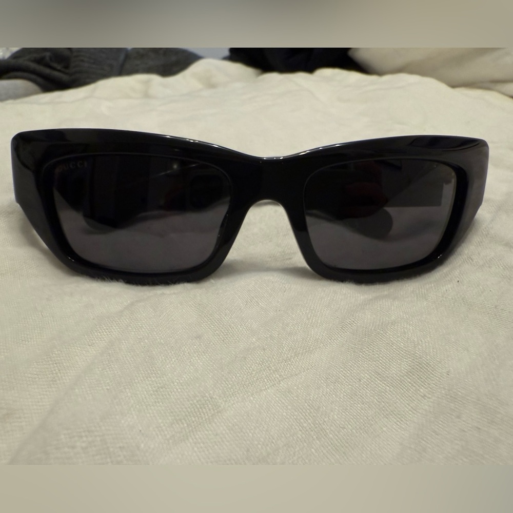 Gucci Cat-eye Sunglasses - Like New Condition
